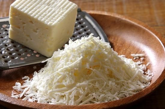 ひがしもこと乳酪館 すりおろしチーズ「粉雪(こなゆき)」30g ひがしもこと乳酪館 すりおろしチーズ「粉雪(こなゆき)」30g