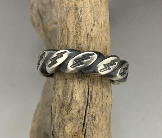 Navajo Sunshine Reeves Lightning Stumped Silver Rope Ring - 練馬の