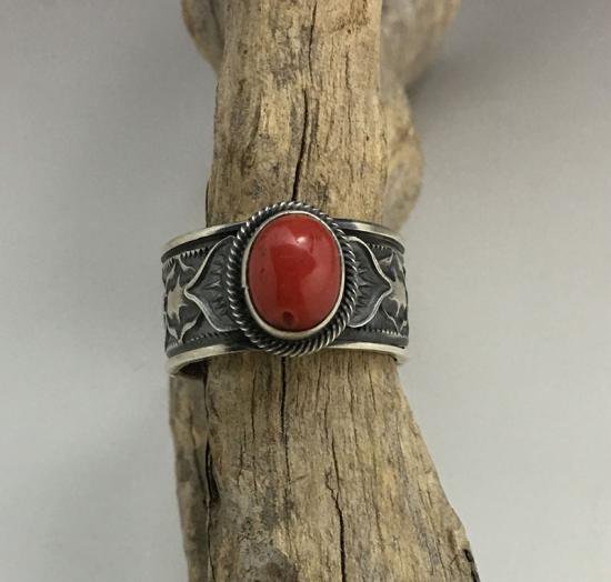 Navajo Gary Reeves Coral Ring - 練馬のインディアンジュエリー・雑貨