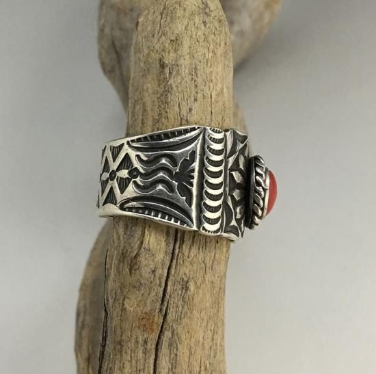Navajo Gary Reeves Coral Ring - 練馬のインディアンジュエリー Navajo Gary Reeves Coral Ring - 練馬のインディアンジュエリー