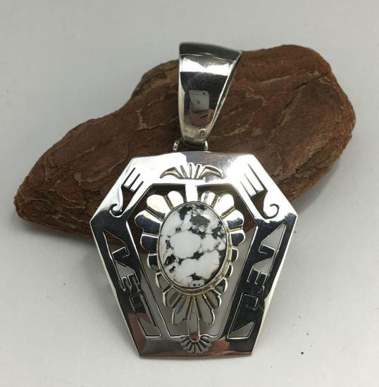 Navajo Charlie Bowie White Buffalo Pendant - 練馬のインディアン