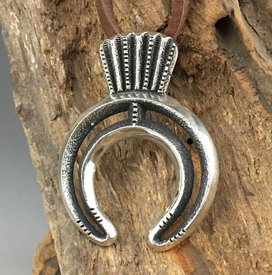 Navajo Harrison Jim Tufacast Naja Pendant - 練馬のインディアン