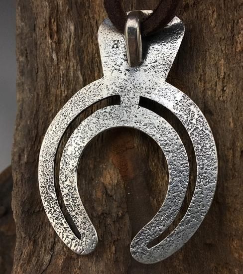 Navajo Harrison Jim Tufacast Naja Pendant - 練馬のインディアン