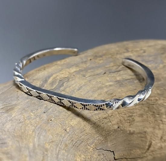 Navajo Bruce Morgan Stamp and Twisted Cuff Bracelet - 練馬の