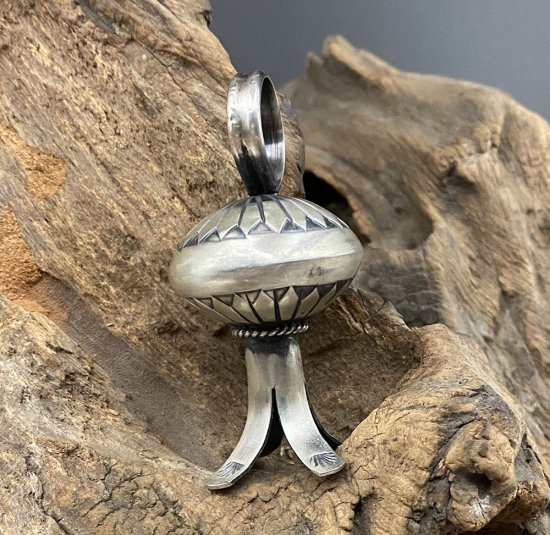 Navajo Delayne Reeves Squash Blossom Silver Pendant - 練馬の