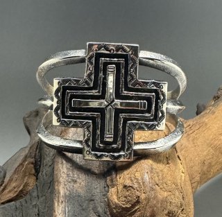 Navajo Aaron Anderson Tufa Cast Directions Design Cuff Bracelet