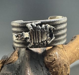 Navajo Philander Begay Tufa Cast Scorpion Design Cuff Bracelet