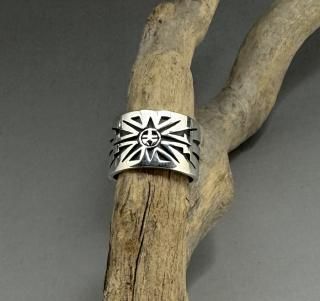 ハルページ インディアンジュエリZuni Handmade Jewelry Zuni Claudia Peina Turquoise Fetish Bear Pendant - 練馬の