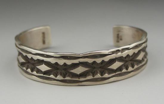 Navajo Elvira Bill Deep Stamping Bracelet - 練馬のインディアン