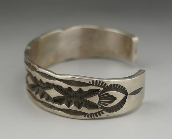 Navajo Elvira Bill Deep Stamping Bracelet - 練馬のインディアン