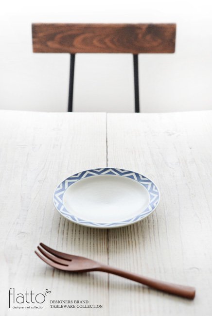 石井桃子の幾何学紋 5寸リム皿（マット）でテーブルコーディネート