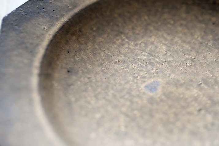 水野幸一「銅彩釉 八角皿（小）」の細部