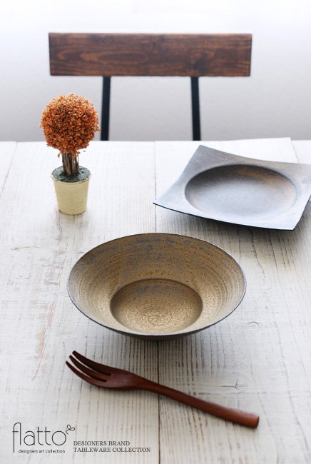水野幸一の銅彩釉 リム鉢（小）でテーブルコーディネート