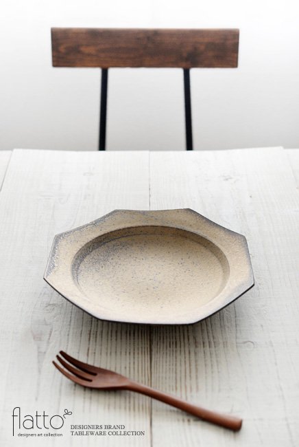 水野幸一の銅彩釉 八角皿（大）でテーブルコーディネート