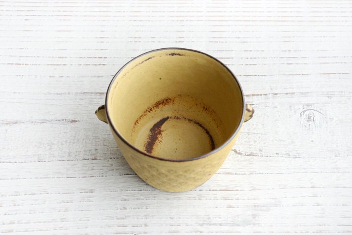 武曽健一「印花ちょこフリーカップ（耳付・黄）」の色の特徴