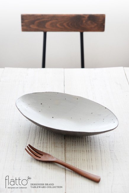奥田章のひびわれカレー皿でテーブルコーディネート