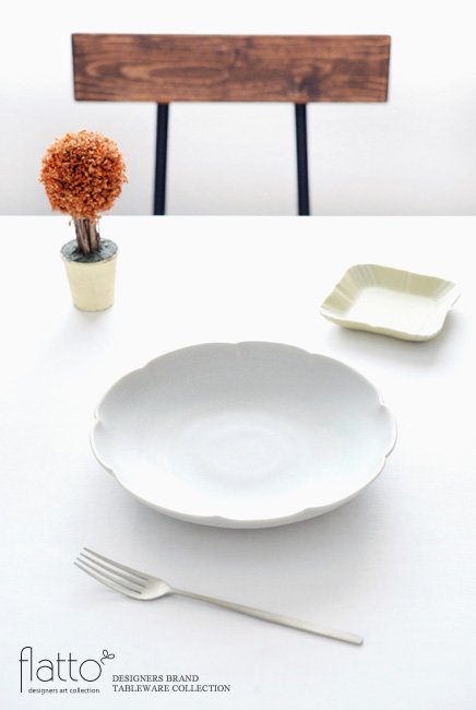 杉原万理江の輪花皿（白）でテーブルコーディネート