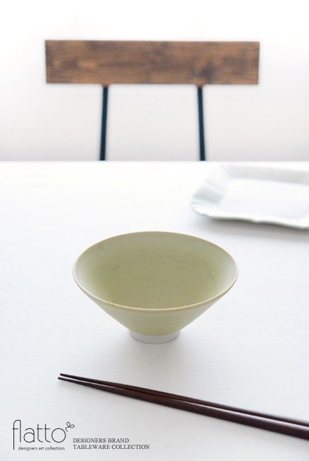 杉原万理江の飯碗（黄緑）でテーブルコーディネート