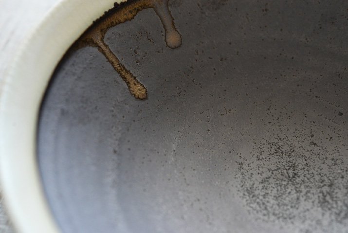 トキノハの「shiro-kuro 6寸鉢（縁白）」の細部