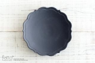 木下和美 黒釉輪花プレート 21cm 作家のうつわ通販 和食器セレクトショップflatto フラット 木下和美 黒釉輪花プレート 21cm 作家のうつわ通販 和食器セレクトショップflatto フラット