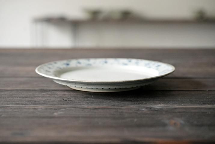 石井桃子｜花唐草 7寸フラットリム皿｜作家のうつわ通販｜和食器