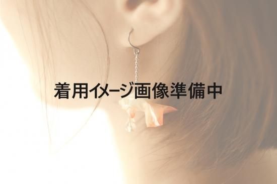 送料無料 いくらから Origami Jewelry 有澤悠河 作 「金魚」 ピアス／イヤリング イヤリング・ノンホールピアス