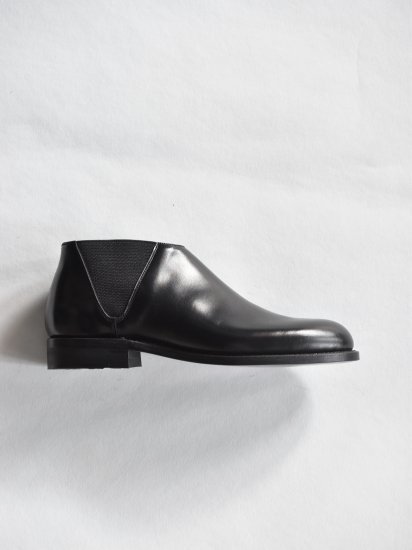 BEAUTIFUL SHOES ・MIDDLECUTSIDEGORE [black] | 美しい靴で履く人の足