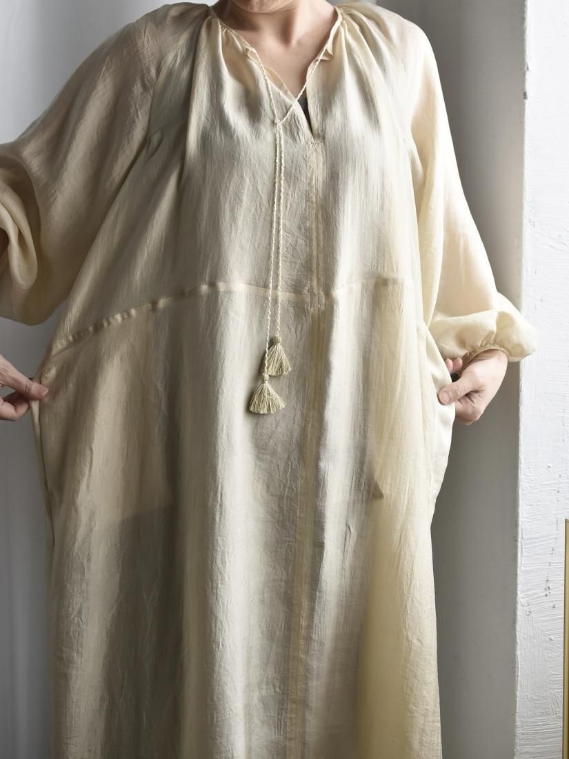 uryya（ユライヤ）・ silk kaftan dress [biscuit] - fevrier