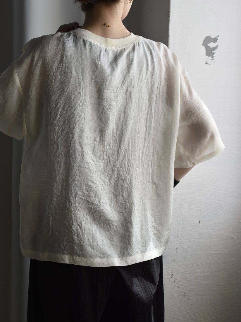 uryya ユライヤ　シルクTシャツ　Silk T-shirt 白　ホワイト肩幅56cm