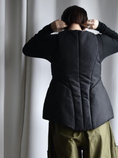 <img class='new_mark_img1' src='https://img.shop-pro.jp/img/new/icons11.gif' style='border:none;display:inline;margin:0px;padding:0px;width:auto;' />TENNE HANDCRAFTED MODERN padded vest[black]