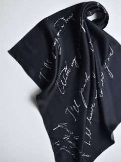 <img class='new_mark_img1' src='https://img.shop-pro.jp/img/new/icons14.gif' style='border:none;display:inline;margin:0px;padding:0px;width:auto;' />Trio Valise   Limited piece   Silk scarf