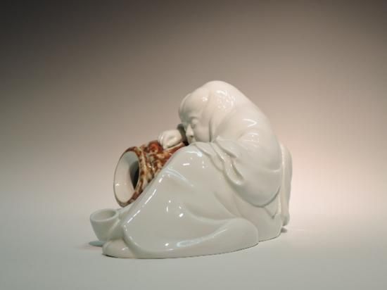 十二代酒井田柿右衛門／太白猩々彫置物 SAKAIDA Kakiemon 12th