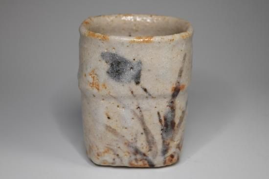 瀧川恵美子／志野草花文四方猪口（ぐい呑）107 TAKIKAWA Emiko