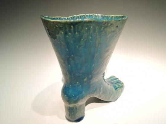 熊倉順吉／緑釉 ブーツのような花生 Green glazed boots-shaped