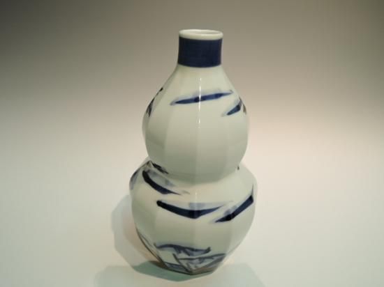 近藤悠三(作) 梅染付 花瓶 共箱 | 古美術ささき