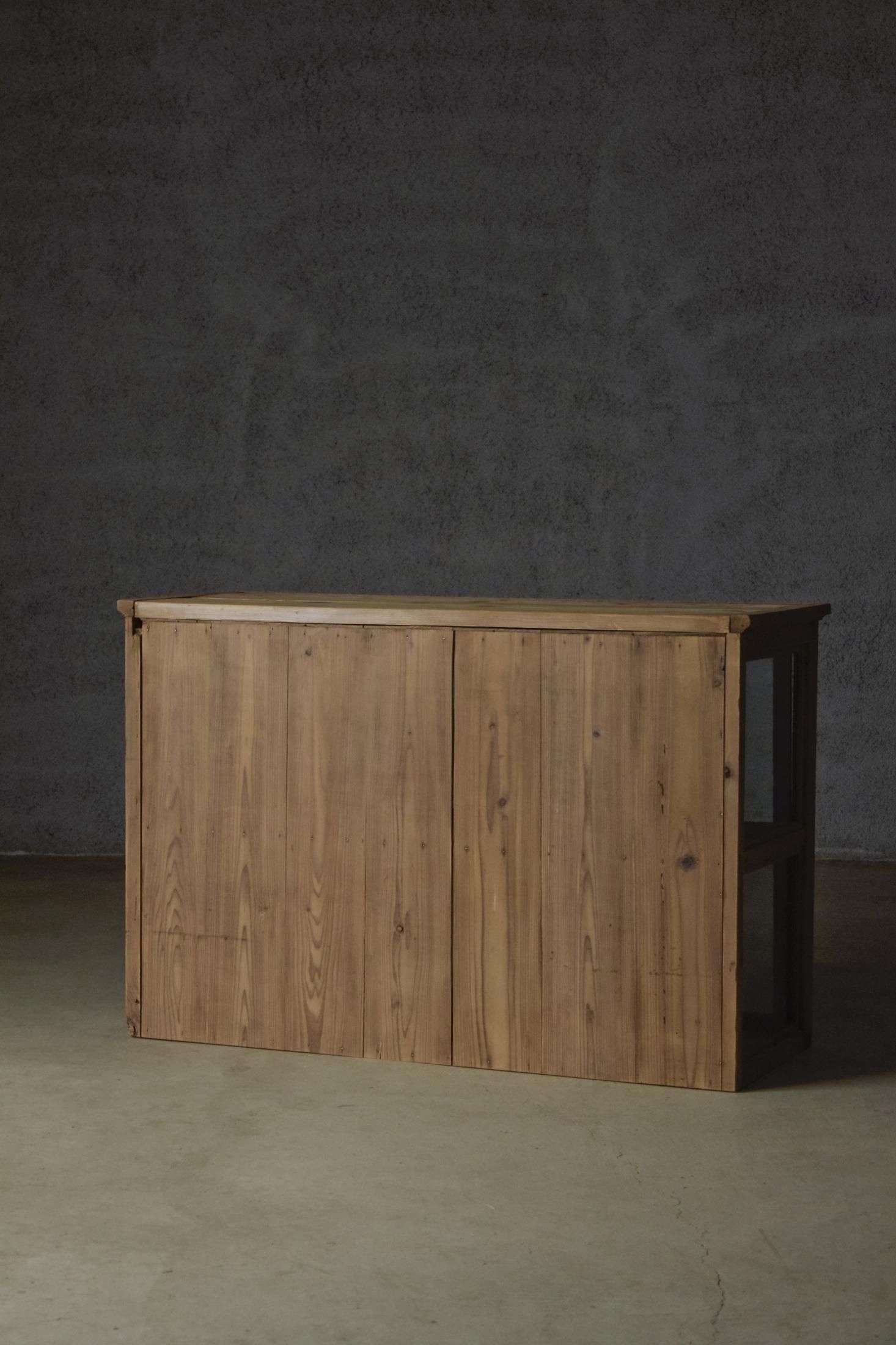 pejite ペジテ ガラスキャビネット ※港区現地引き取りor発送　要相談 pejite ペジテ ガラスキャビネット ※港区現地引き取りor発送 要相談