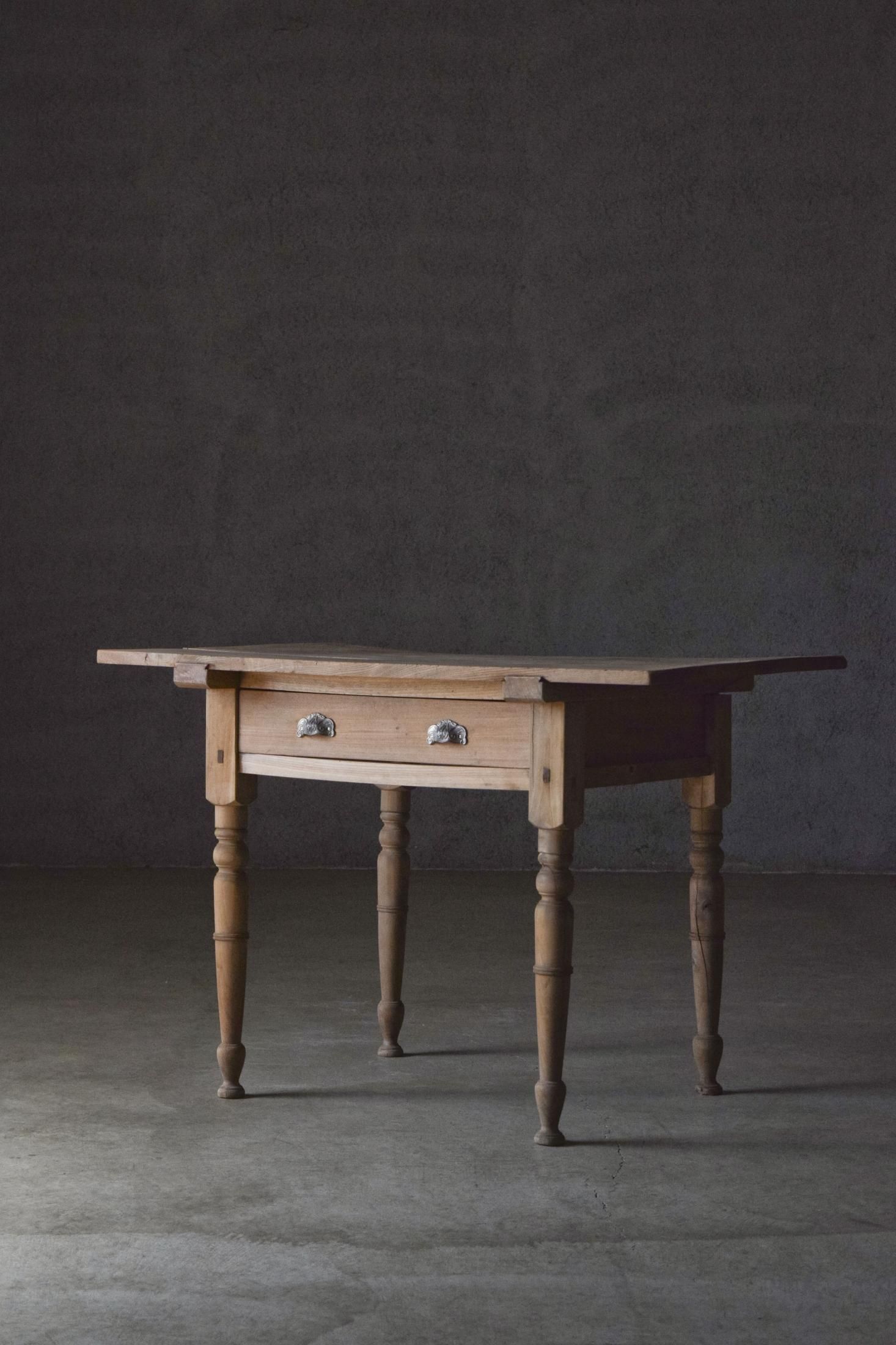 アンティーク レトロ 総欅の小振りな展示台 pejite益子 小家具 ペジテ