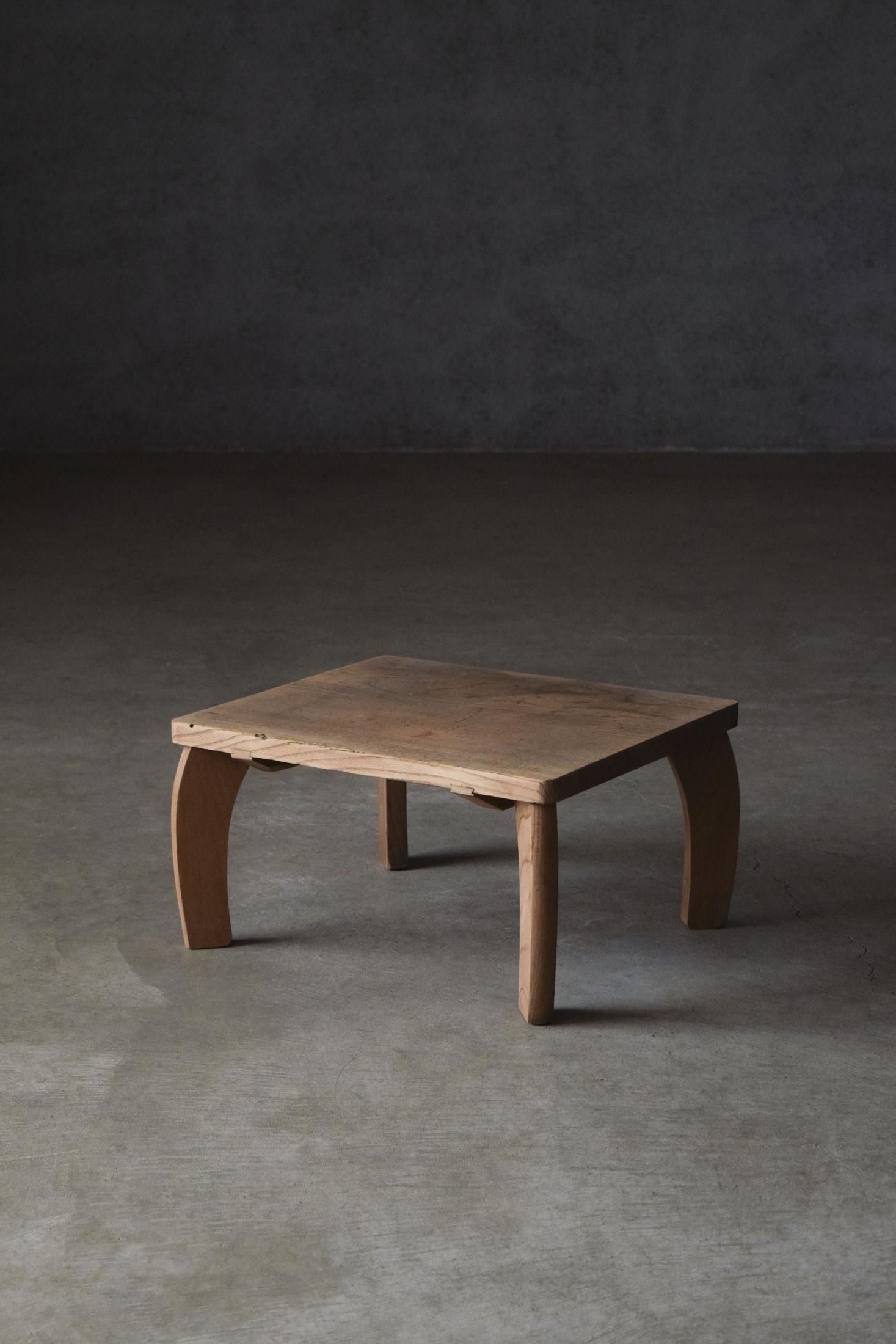 アンティーク レトロ 総欅の小振りな展示台 pejite益子 小家具 ペジテ 展示台 - pejite online shop