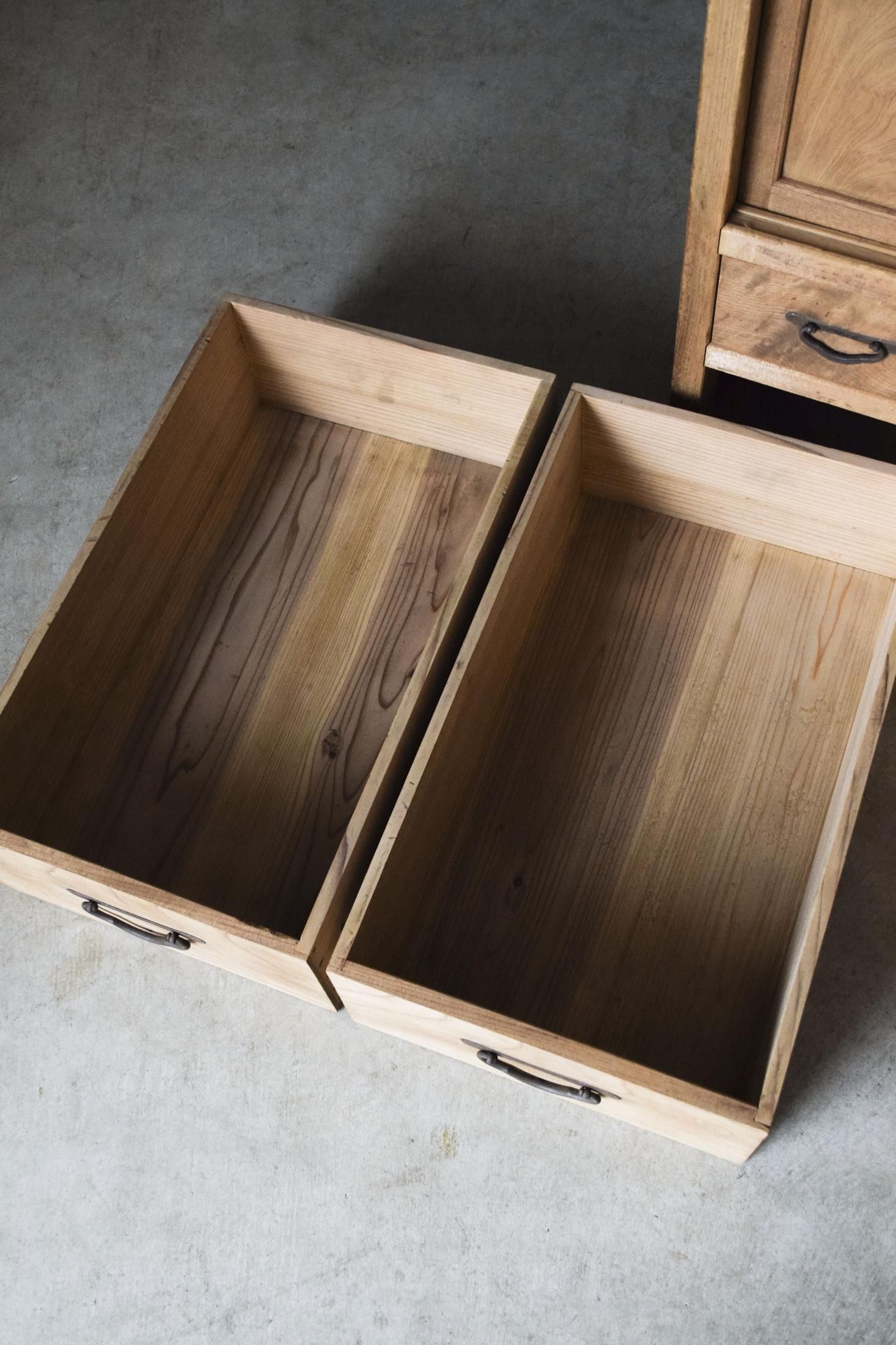【最終値下げ】【送料込み】茶箪笥 lease 】三角箪笥 - pejite online shop