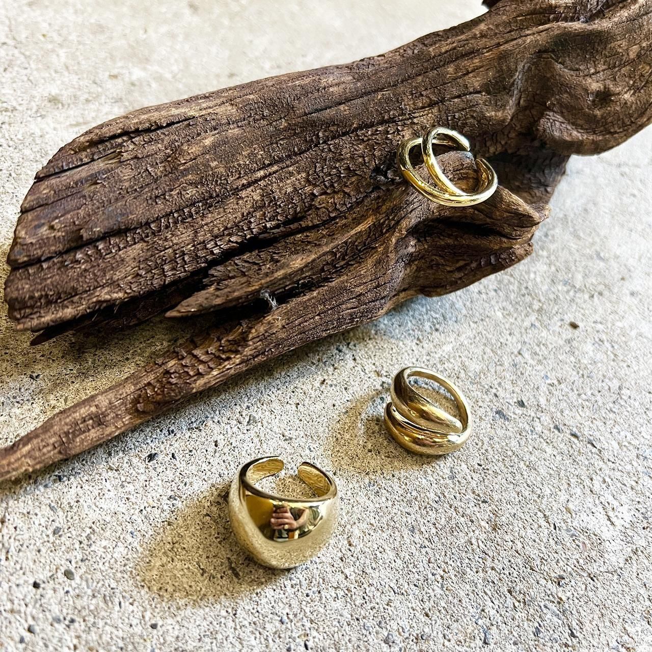 HOSU GOLD TONE RING
