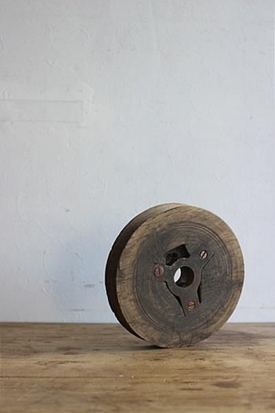 古道具 古びた滑車 滑車○古い鉄製 大型 時代物 花柄 鉄車 釣瓶 古