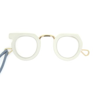 【Ciqi】Peep Glasses (White)｜シキ・ピープ・グラス(ホワイト)｜ペンダント,リーディンググラス,手持ち老眼鏡の商品画像