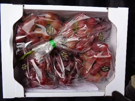 限定販売の超レアぶどう岡山県産マスカットビオレ2房 69456313_o1.jpg?20140330192708