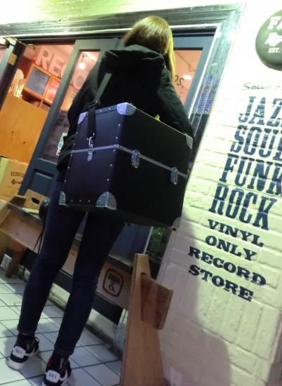 レコード針の樽屋から、理想的なレコード持ち運び用BOXケース「FRB-12