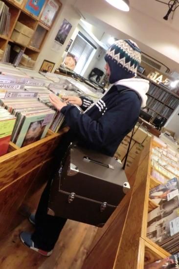 レコード針の樽屋から、理想的なレコード持ち運び用BOXケース