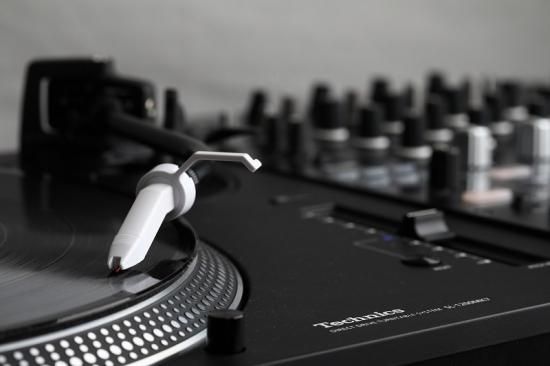 アナログレコードDJ針「樽屋」純国産 / 針飛びし難い / 03M白針