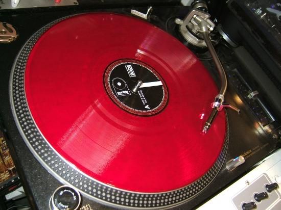 レコードランナー　赤 RECORD RUNNER（ポータブルレコードプレーヤー）本体・全4色