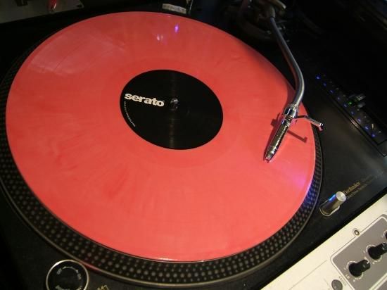 serato、コントロールヴァイナル、スクラッチライブ、scratch