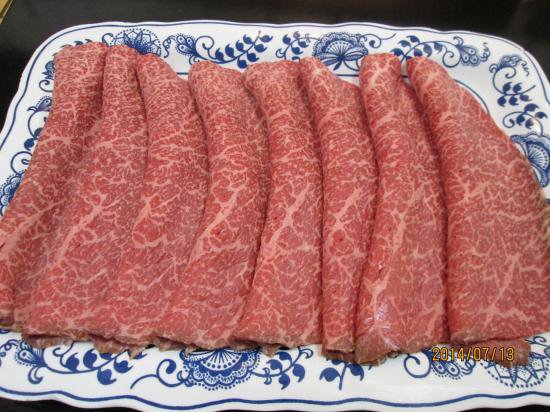 前沢牛もも　すき焼き・焼肉用６００ｇ入り - 森の工房　ミートショップしらさわ