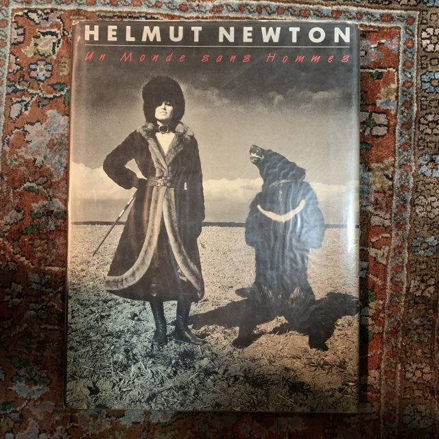 Helmut Newton  Un　Monde　Sans　Hommes